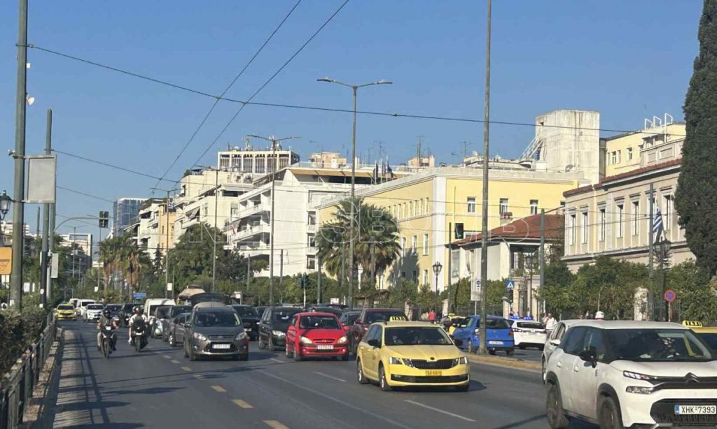 Τροχαίο στη Βασιλίσσης Σοφίας: Τέσσερα αυτοκίνητα ακινητοποιήθηκαν