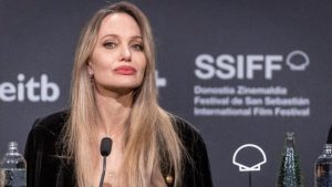 Η Αντζελίνα Τζολί δηλώνει ότι δεν αναγνωρίζει τη χώρα της