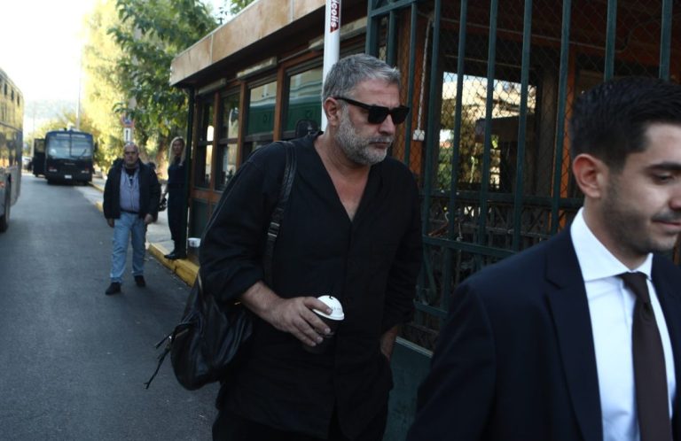 Διεκόπη η δίκη του Βασίλη Μπισμπίκη – Τι ζήτησε η υπεράσπισή του ηθοποιού