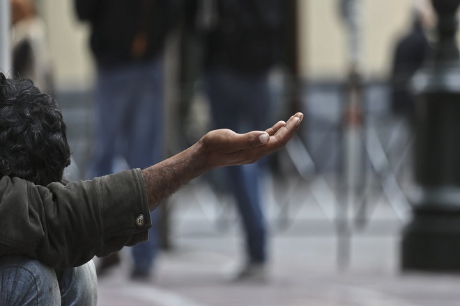 Φτωχό αισθάνεται το 66,8% των Ελλήνων