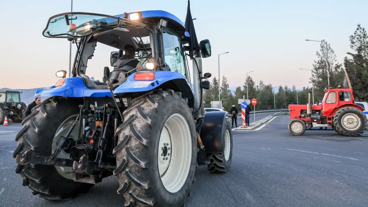 Σε αναβρασμό οι αγρότες: Προ των πυλών τα μπλόκα – Τι απαντά η κυβέρνηση για τις καθυστερημένες πληρωμές