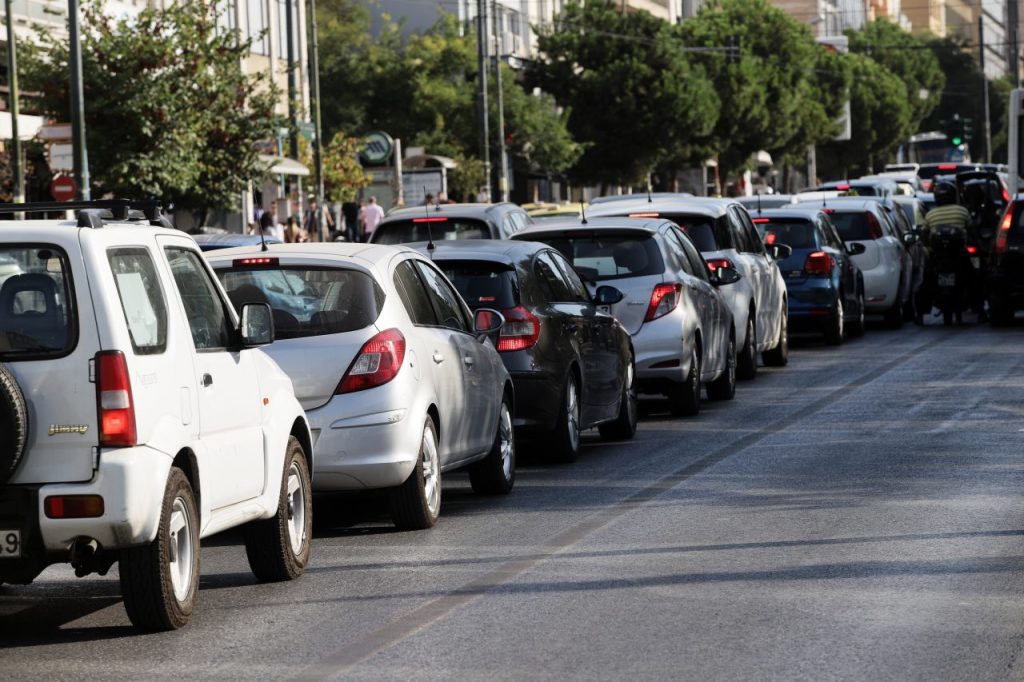 «Λαβράκι» της ΑΑΔΕ: Ανασφάλιστα και χωρίς τέλη χιλιάδες εταιρικά οχήματα