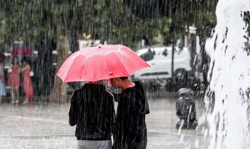 Έκτακτο δελτίο ΕΜΥ: Πολύ ισχυρά φαινόμενα σε όλη τη χώρα – Σε «κόκκινο» πολλές περιοχές