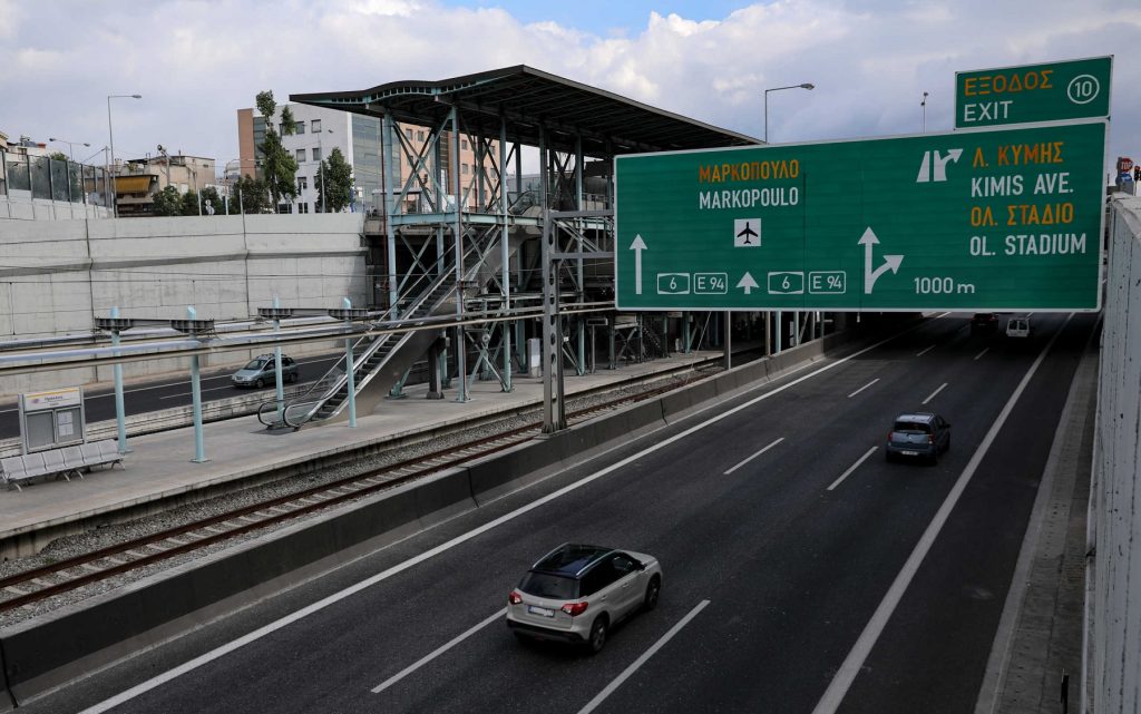 Αττική Οδός: Φωτιά σε ΙΧ στον κόμβο Παιανίας