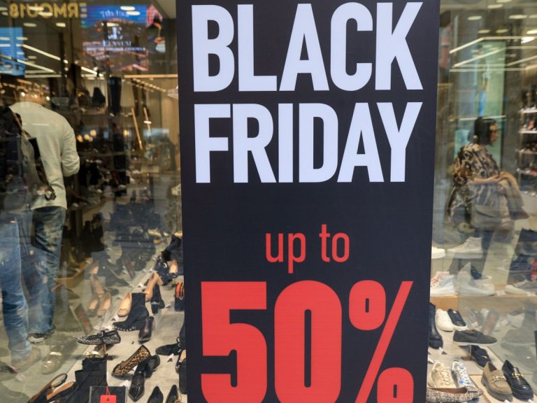 Black Friday: Σε εξέλιξη οι πρώτες εκπτώσεις