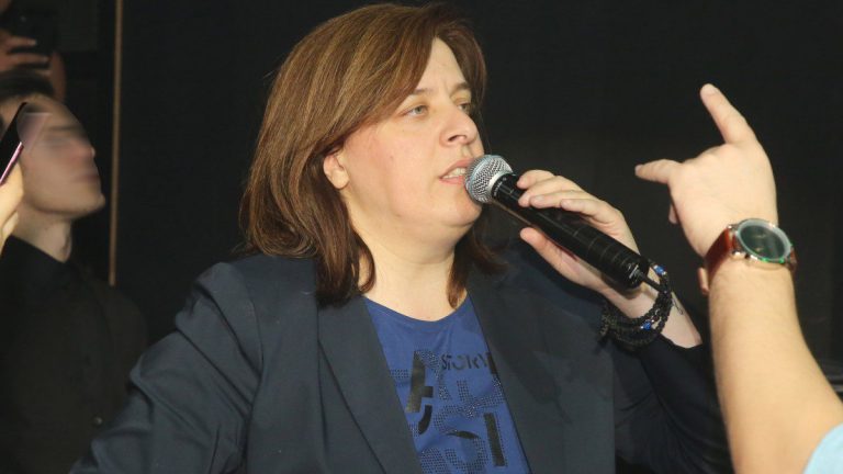 Από τη σκηνή της σχολικής γιορτής στο Αστυνομικό Τμήμα: Η δικαστική περιπέτεια της Γωγώς Τσαμπά