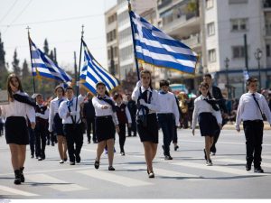 28η Οκτωβρίου με ήλιο και ζέστη – Πότε πέφτει πάλι η θερμοκρασία