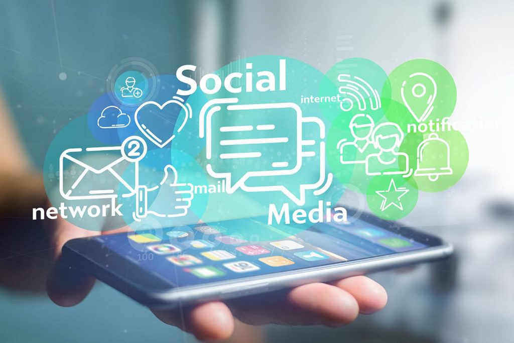 Ευρωβαρόμετρο: Τα social media «πνίγουν» την ενημέρωση