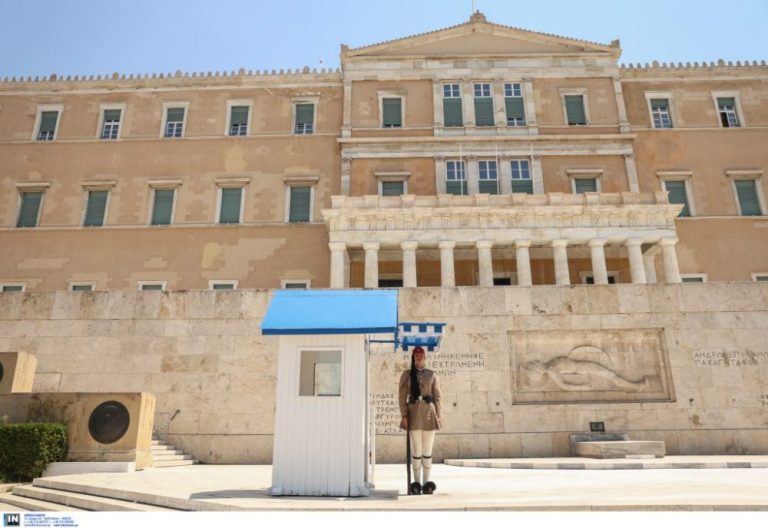 Ποινή φυλάκισης έως 2 έτη για φθορές στο Μνημείο του Άγνωστου Στρατιώτη
