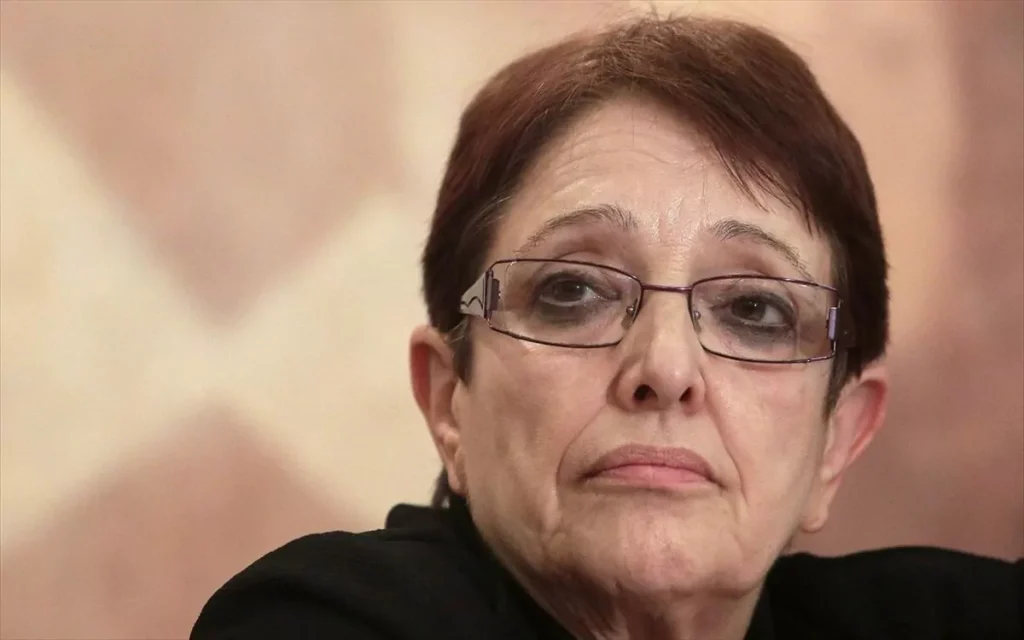 Αλέκα Παπαρήγα: Νοσηλεύτηκε στο «Αγία Όλγα» – Το “ευχαριστώ” της σε γιατρούς και νοσηλευτές
