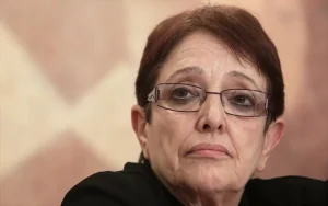 Αλέκα Παπαρήγα: Νοσηλεύτηκε στο «Αγία Όλγα» – Το “ευχαριστώ” της σε γιατρούς και νοσηλευτές