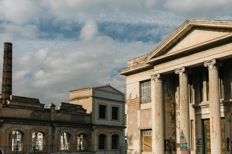 Ανώτατη Σχολή Καλών Τεχνών: Κλείνουν εργαστήρια λόγω έλλειψης καθηγητών
