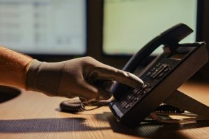 Καρπενήσι: Επιτήδειοι πήγαν να εξαπατήσουν αστυνομικό – Έπεσαν στην ίδια τους την παγίδα