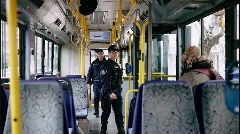 ΕΛ.ΑΣ. στα ΜΜΜ: 1.500 συλλήψεις – Επιβάτες με ναρκωτικά, τσεκούρια και σπαθιά!