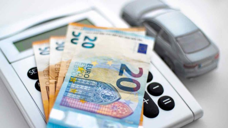 Απλήρωτα τέλη κυκλοφορίας: Ποιοι ιδιοκτήτες οχημάτων κινδυνεύουν με διπλό χαράτσι