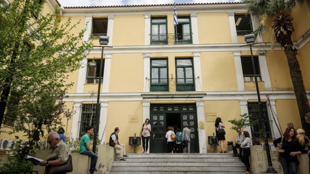 Μόνιμοι γραμματείς στα δικαστήρια: Διορισμός με “έξυπνη” προετοιμασία