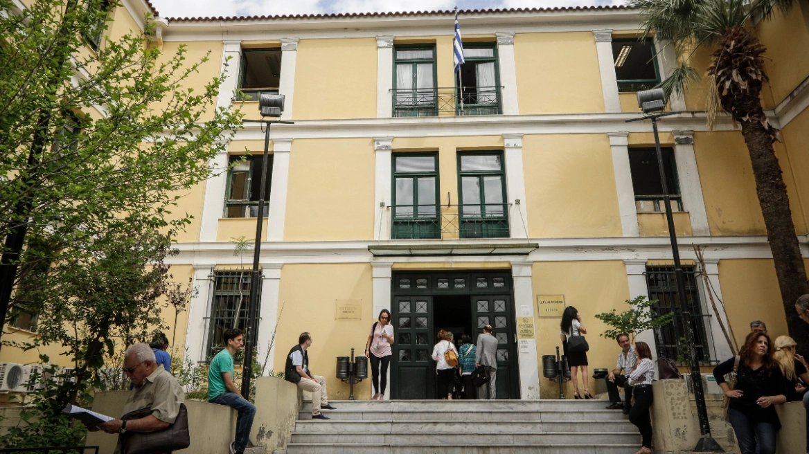 Μόνιμοι γραμματείς στα δικαστήρια: Διορισμός με “έξυπνη” προετοιμασία