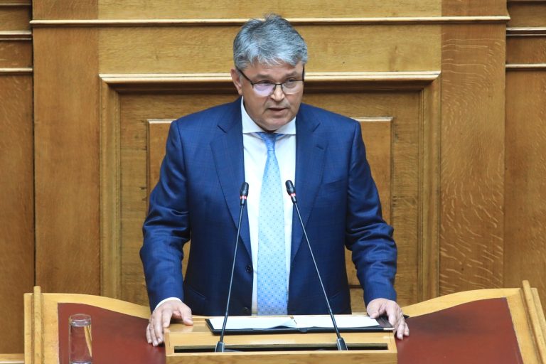 Νατσιός στη Βουλή: «Εσείς είστε οι νεκροθάφτες της Εθνικής Μνήμης»