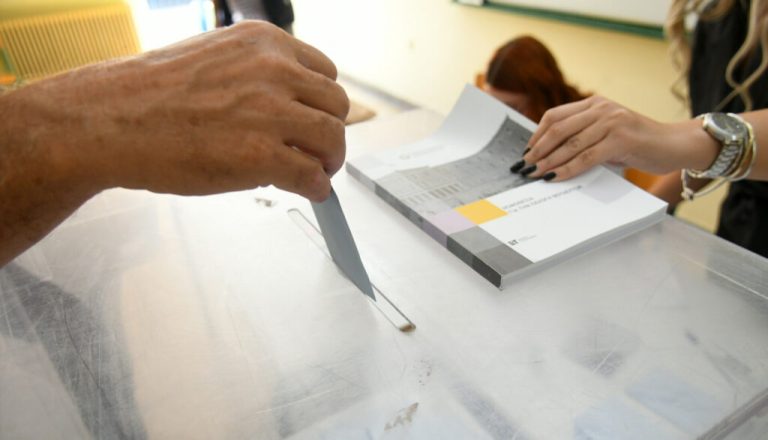 Δημοσκόπηση POLITIC: «Χάος» αντί για Μητσοτάκη επιλέγει το 42%
