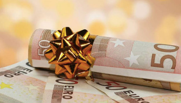 Έως 1.295 ευρώ το φετινό δώρο Χριστουγέννων