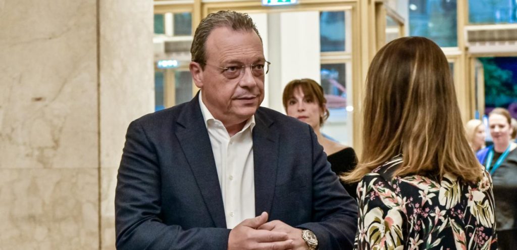 Φάμελλος κατά κυβέρνησης: «Υποβαθμίζει τη δημόσια Υγεία για να κάνουν πάρτι τα νοσηλευτήρια»
