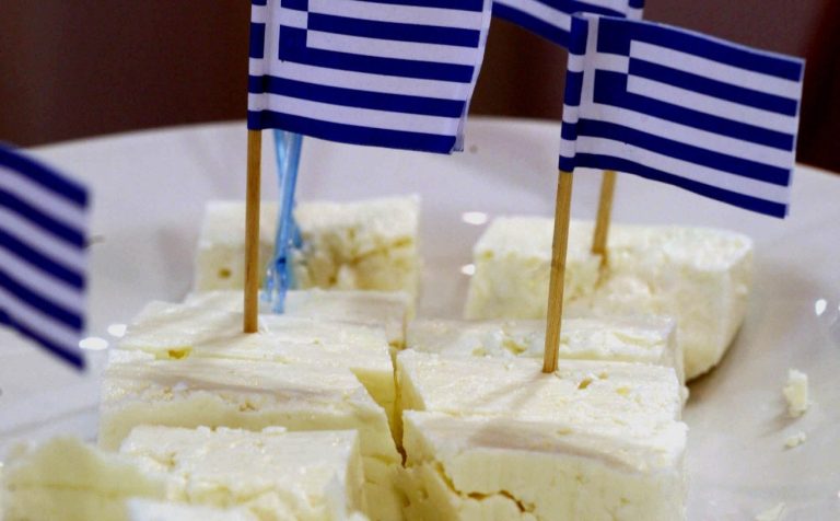 Κίνδυνος ελλείψεων στο γάλα: Η φέτα “τσιμπάει” τιμή – Οι εκτιμήσεις των παραγωγών