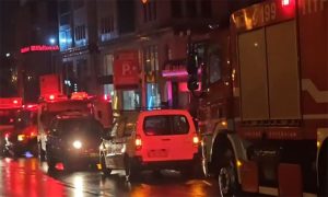 Εμπρηστική επίθεση σε κατάστημα Jumbo στο Μαρούσι (βίντεο)