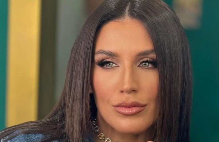 «Εμένα βρε μαλ@κα βρήκες;»: Έξαλλη η Ιουλία Καλλιμάνη με θαμώνα- Βίντεο