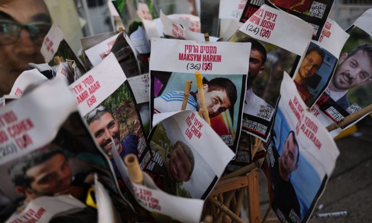 Ισραήλ: Ποιοι είναι οι 20 όμηροι της Χαμάς που επιστρέφουν σήμερα – Τα πρόσωπα πίσω από τους αριθμούς
