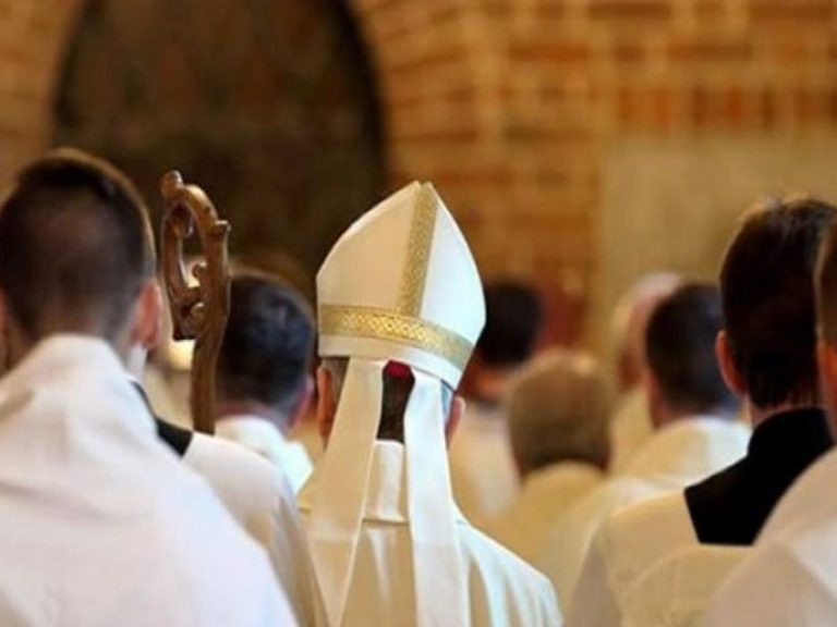 Χιονοστιβάδα καταγγελιών για κακοποίηση από καθολικούς ιερείς στην Ιταλία – Ξεπέρασαν τις 4.000
