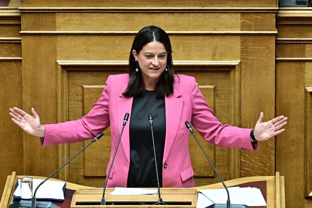 Κεραμέως: «Δεν προσβάλλει κάποιο συνταγματικό δικαίωμα το άρθρο για το 13ωρο»