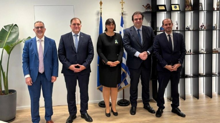 Συνάντηση Κοβέσι με Πιερρακάκη για την καταπολέμηση της φοροδιαφυγής