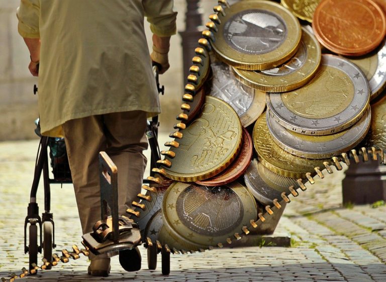Σύνταξη αντί για αποζημίωση: Ποιοι δικαιούνται μόνιμη στήριξη από το κράτος