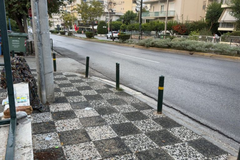 Βίντεο-σοκ από το Παλαιό Φάληρο: Η στιγμή που 85χρονη παρασύρεται θανάσιμα από αυτοκίνητο