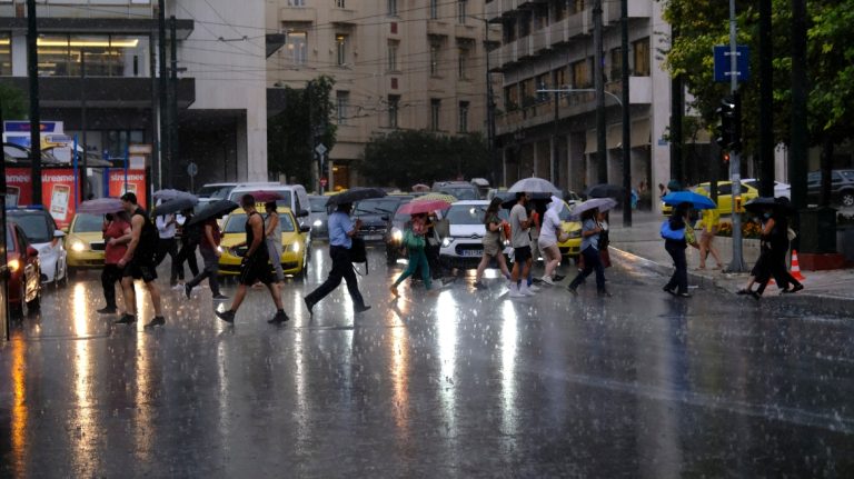 Ανοίγουν οι ουρανοί στην Αττική! Που και πότε ξεκινούν οι καταιγίδες