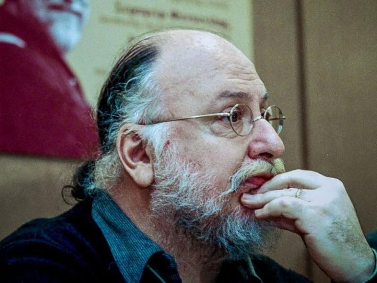 Διονύσης Σαββόπουλος: Σε λαϊκό προσκύνημα η σορός του – Πού και πότε θα τελεστεί η κηδεία του