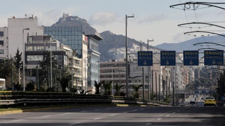 Σοκ στη Συγγρού: Γνωστός πλαστικός χειρουργός επιτέθηκε με μανία σε 43χρονη οδηγό