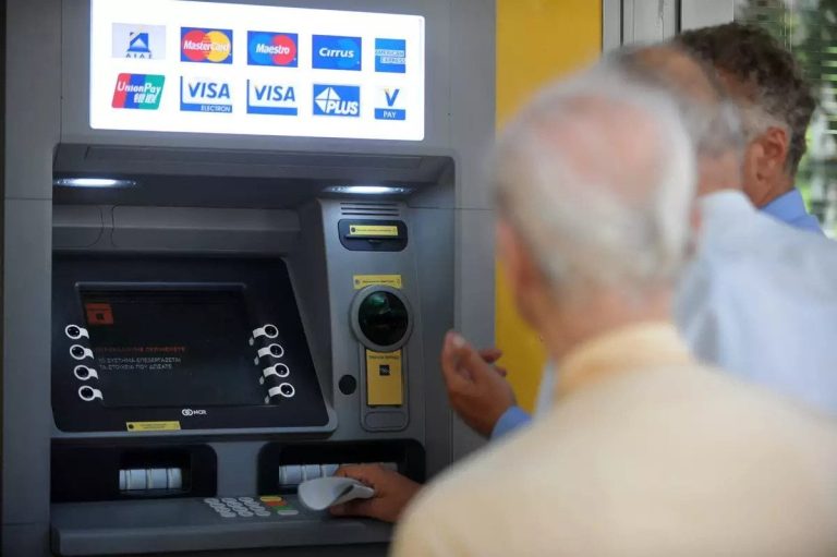 ΕΦΚΑ: Ποια επιδόματα θα δεις αύριο (02/04) στους λογαριασμούς σου