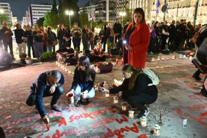 Ρούτσι για Άγνωστο Στρατιώτη: «Αν σβήσουν τα ονόματα των νεκρών θα έχουμε πόλεμο»