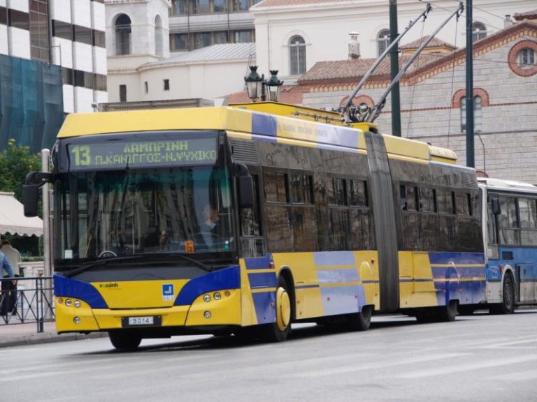 Τρόλεϊ εκτροχιάστηκε στη Δραπετσώνα