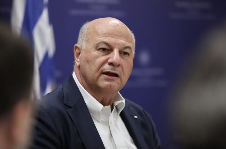 Σύσταση Εθνικής Επιτροπής για την ευλογιά — Τσιάρας: «Θα τιμωρείται ο παράνομος εμβολιασμός»