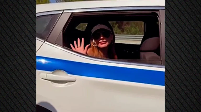 Ούτε λιμουζίνα! Η Βανδή έπαθε λάστιχο και πήγε στο ξενοδοχείο με περιπολικό- Βίντεο