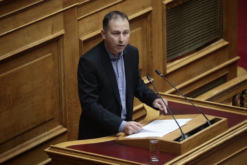 Βουλή – Μεταξάς (ΚΚΕ): «Μια χούφτα παρασίτων κρατάει τα κλειδιά της οικονομίας»