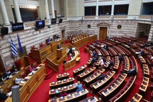 Νέος «χρονοκόφτης» στη Βουλή: Τι αλλάζει στις ομιλίες των βουλευτών και ποια κόμματα διαφώνησαν