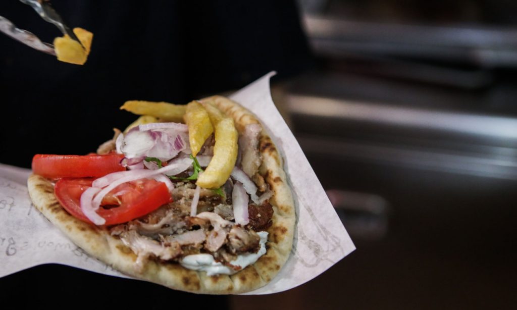 Σουβλάκι… από χρυσό: Έρχονται κι άλλες ανατιμήσεις