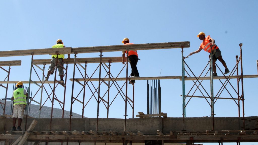 Επεκτείνεται έως το τέλος του 2026 η αναστολή ΦΠΑ στις νέες οικοδομές