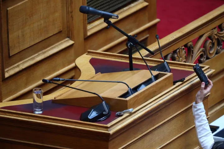 Βουλή: Πρεμιέρα για τον «κόφτη» – Πώς θα λειτουργεί και τι αλλάζει