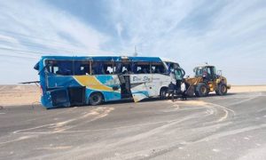 Τραγωδία στην Αίγυπτο: Μοιραία σύγκρουση λεωφορείου με φορτηγό