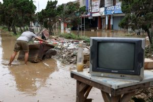 Ινδονησία: 15 αγνοούμενοι από πλημμύρες και κατολισθήσεις