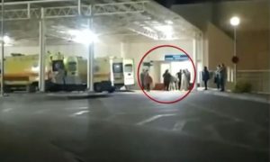 Σοκ στη Χαλκίδα: Βίντεο ντοκουμέντο από το θανατηφόρο μαχαίρωμα 20χρονου